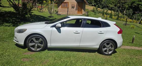 VOLVO V40 2.0 T4 DYNAMIC TURBO GASOLINA 4P AUTOMÁTICO